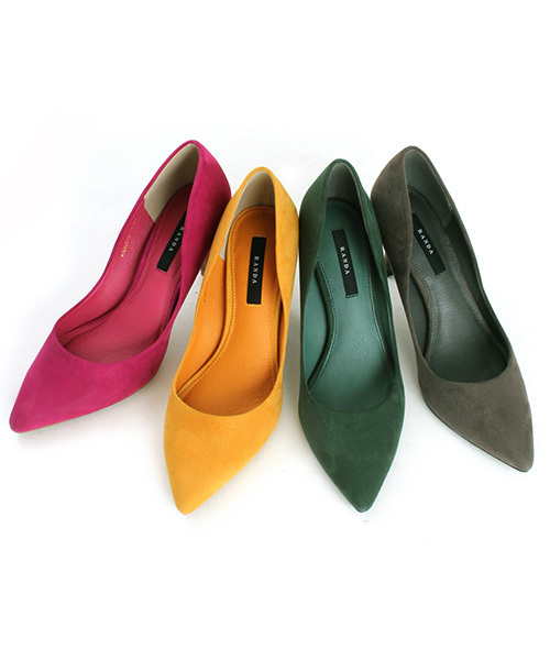 RANDA（ランダ）の「ポインテッドトゥプレーンパンプス（パンプス・レディース・カーキ/ブラック/ベージュ/パイソン/その他/ブルー/イエロー/ピンク/マスタード/グリーン/グレー/ブルー系その他/シルバー/パープル/ライトグレー・24/25/23/24.5/23.5/22.5/22/25.5/21.5/21）」の16枚目の写真