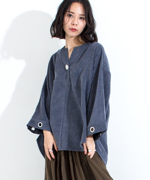 Furryrate（ファーリーレート）の「コーデュロイ合わせVネックブラウス		 		（シャツ/ブラウス・レディース・ベージュ/カーキ/インディゴブルー/チャコールグレー・FREE）」の2枚目の写真