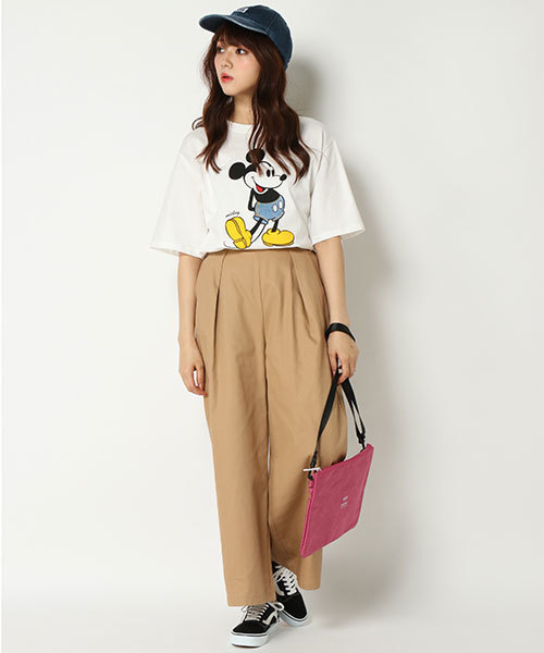 Disney（ディズニー）の「スタンディングミッキーＴシャツ（Tシャツ/カットソー・レディース・ホワイト/ブラック・LL/M/L）」の6枚目の写真
