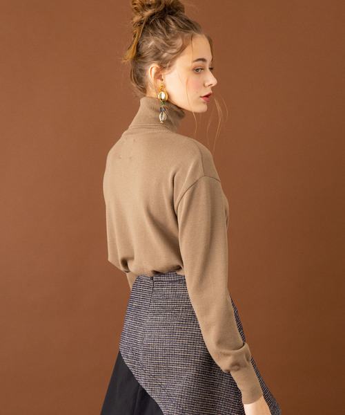 UNITED TOKYO（ユナイテッドトウキョウ）の「18Gタートルネックニット（ニット/セーター・レディース・ブラック/ベージュ/パープル/アイボリー/ワインレッド・1）」の21枚目の写真