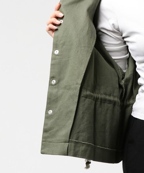 archives（アルシーヴ）の「ウエストドロストオーバーサイズJKT（ミリタリージャケット・レディース・ブラウン/カーキ・MEDIUM）」の3枚目の写真