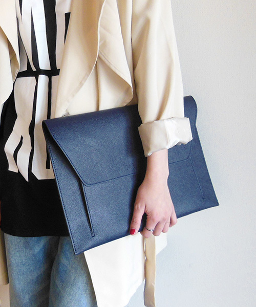 WHO'S WHO gallery（フーズフーギャラリー）の「【TABLE TALK】WELDER CLUTCH（クラッチバッグ・メンズ・ベージュ/ネイビー/ブラック・FREE）」の5枚目の写真