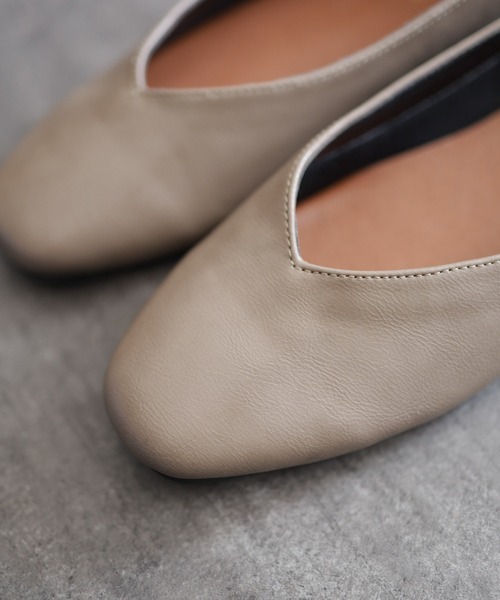 SESTO（セスト）の「スクエアトゥフラットシューズVカットバブーシュパンプス（パンプス・レディース・ブラック/ベージュ/シルバー/キャメル/レオパード/グレイッシュベージュ/パイソン/ブラウン/アイボリー/ブラック系その他/ゼブラ・22.0cm/22.5cm/23.0cm/23.5cm/24.0cm/24.5cm/25.5cm）」の19枚目の写真