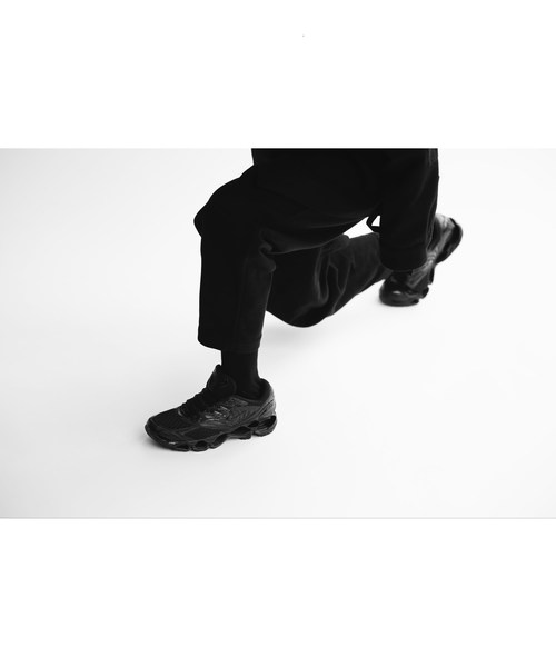 MIZUNO（ミズノ　）の「ミズノ MIZUNO ウエーブプロフェシー 8（スニーカー・メンズ・ブラック×ブラック・25.0cm/25.5cm/26.0cm/26.5cm/27.0cm/27.5cm/28.0cm）」の4枚目の写真