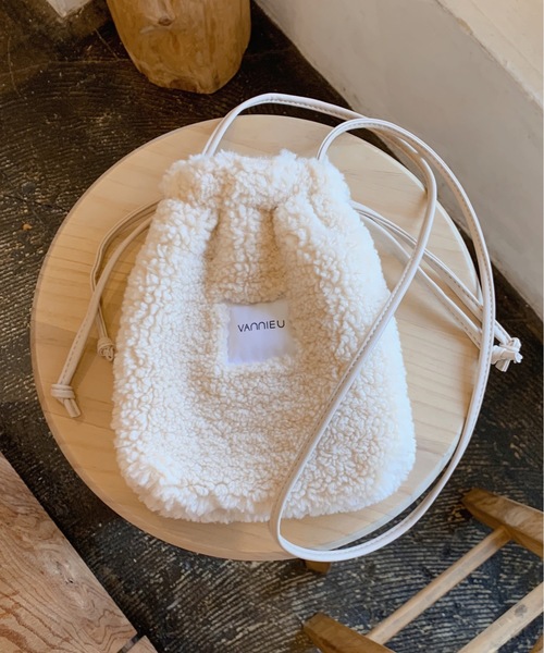 VANNIE U（ヴァニーユー）の「VANNIE U ボア巾着BAG（ショルダーバッグ・レディース・ブラック/ベージュ/ナチュラル・FREE）」の7枚目の写真