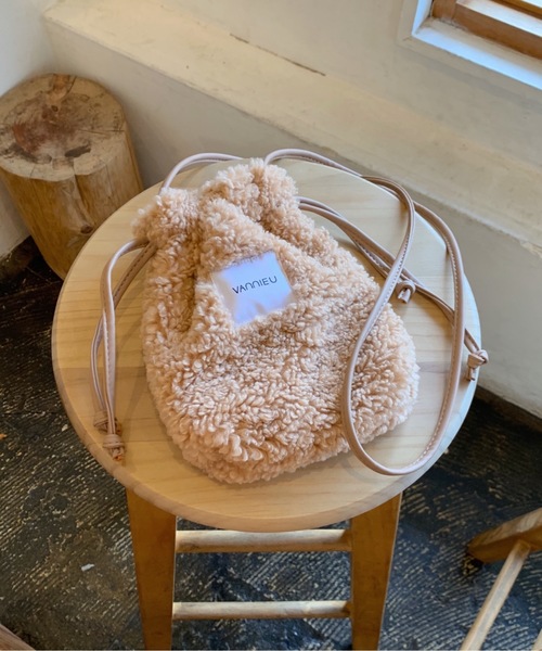 VANNIE U（ヴァニーユー）の「VANNIE U ボア巾着BAG（ショルダーバッグ・レディース・ブラック/ベージュ/ナチュラル・FREE）」の10枚目の写真