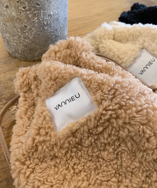 VANNIE U（ヴァニーユー）の「VANNIE U ボア巾着BAG（ショルダーバッグ・レディース・ブラック/ベージュ/ナチュラル・FREE）」の6枚目の写真