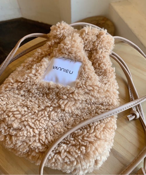 VANNIE U（ヴァニーユー）の「VANNIE U ボア巾着BAG（ショルダーバッグ・レディース・ブラック/ベージュ/ナチュラル・FREE）」の9枚目の写真