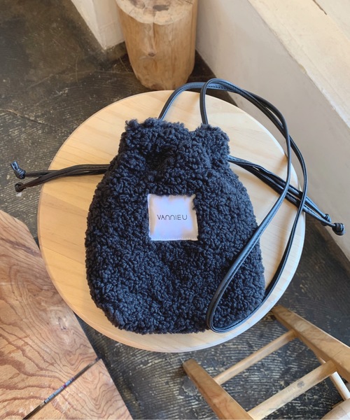 VANNIE U（ヴァニーユー）の「VANNIE U ボア巾着BAG（ショルダーバッグ・レディース・ブラック/ベージュ/ナチュラル・FREE）」の5枚目の写真