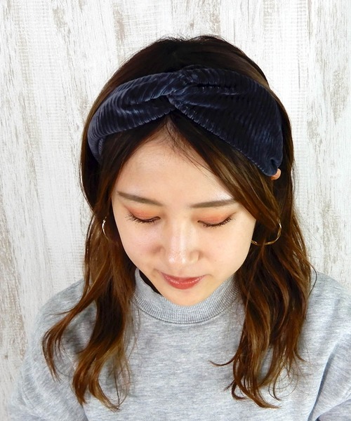 minia（ミニア）の「コーデュロイターバン　[ minia ]　≪2019AW新作≫（ヘアバンド・レディース・モカ/イエロー/アイボリー/グレー/カーキ/ブラック/ネイビー・FREE）」の3枚目の写真