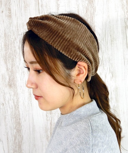 minia（ミニア）の「コーデュロイターバン　[ minia ]　≪2019AW新作≫（ヘアバンド・レディース・モカ/イエロー/アイボリー/グレー/カーキ/ブラック/ネイビー・FREE）」の15枚目の写真