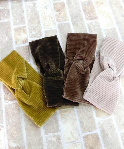 minia（ミニア）の「コーデュロイターバン　[ minia ]　≪2019AW新作≫（ヘアバンド・レディース・モカ/イエロー/アイボリー/グレー/カーキ/ブラック/ネイビー・FREE）」の14枚目の写真