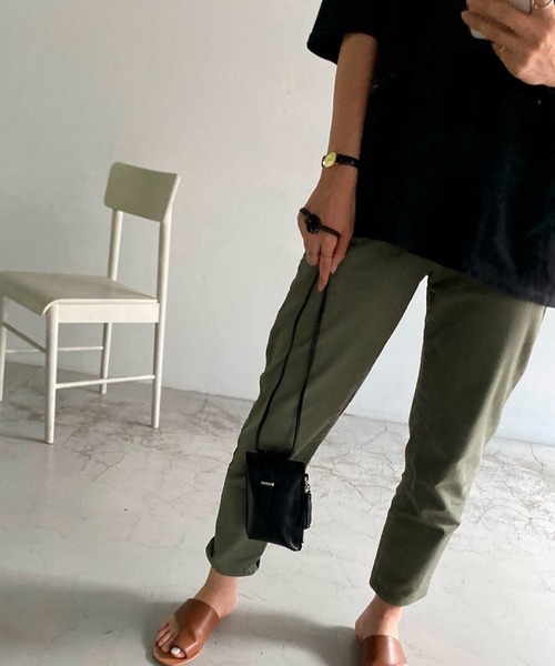 VitaFelice(ヴィータフェリーチェ)の「羊革スマホポシェット(ショルダーバッグ・レディース・ブラック/シルバー/ゴールド/ベージュ系その他・FREE)」の9枚目の写真