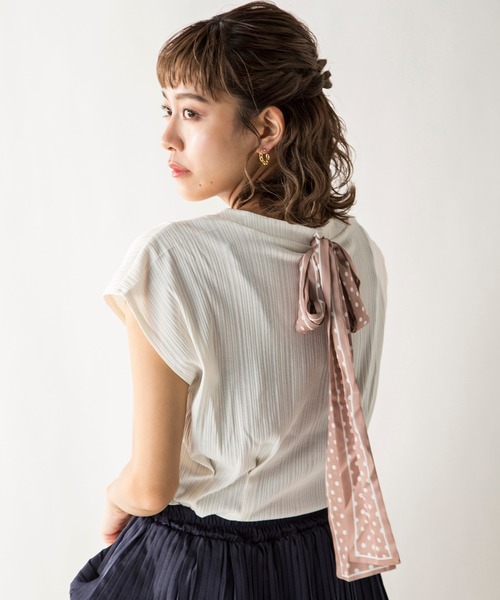 MILLION CARATS(ミリオンカラッツ)の「ドットスカーフリボントップス(Tシャツ/カットソー・レディース・ブラック/ベージュ/オフホワイト・FREE)」の2枚目の写真