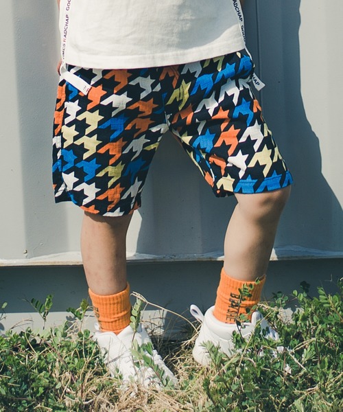 RADCHAP（ラッドチャップ）の「【爽パン】千鳥格子ショートパンツ（その他パンツ・キッズ・オレンジ/オフホワイト・140cm/150cm/90cm/130cm/110cm/120cm/100cm）」の2枚目の写真