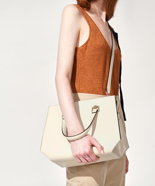 CHARLES & KEITH(チャールズ & キース)の「クラシック ストラクチャードハンドバッグ / Classic Structured Handbag(トートバッグ・レディース・ブラック/カーキ/イエロー/グリーン/クリーム・L)」の6枚目の写真