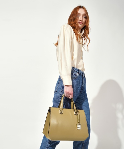 CHARLES & KEITH(チャールズ & キース)の「クラシック ストラクチャードハンドバッグ / Classic Structured Handbag(トートバッグ・レディース・ブラック/カーキ/イエロー/グリーン/クリーム・L)」の7枚目の写真