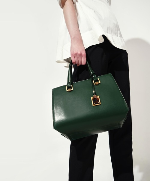 CHARLES & KEITH(チャールズ & キース)の「クラシック ストラクチャードハンドバッグ / Classic Structured Handbag(トートバッグ・レディース・ブラック/カーキ/イエロー/グリーン/クリーム・L)」の18枚目の写真