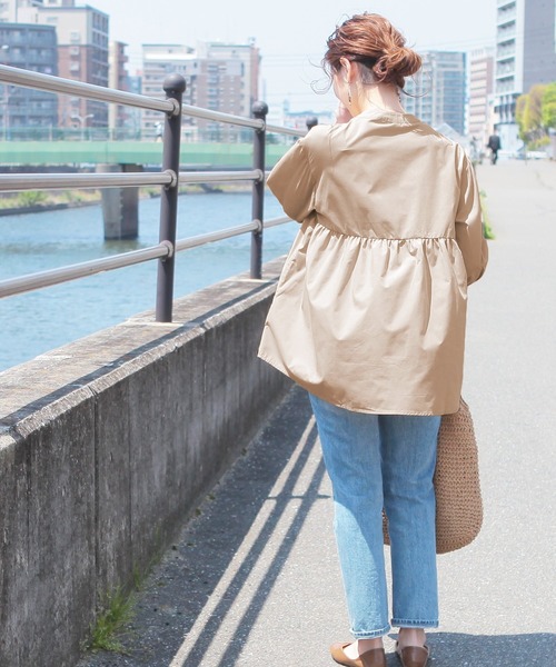 reca（レカ）の「バンドカラーボリューム袖ギャザーフレアシャツ（シャツ/ブラウス・レディース・グリーン系その他/オフホワイト/ブラック/ベージュ・L/M）」の11枚目の写真