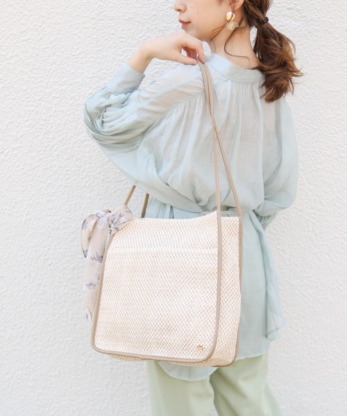 Chico（チコ）の「パイピングメッシュトートバッグ（トートバッグ・レディース・ベージュ/ブラウン/アイボリー/ブラック/ダークブラウン・FREE）」の8枚目の写真