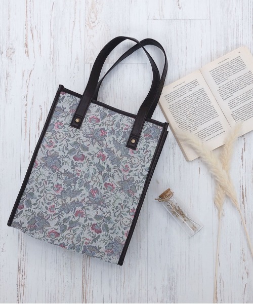 PairPair(ペアペア)の「ゴブラン柄トートバッグ(トートバッグ・レディース・オフホワイト/サックスブルー/モカ・FREE)」の10枚目の写真