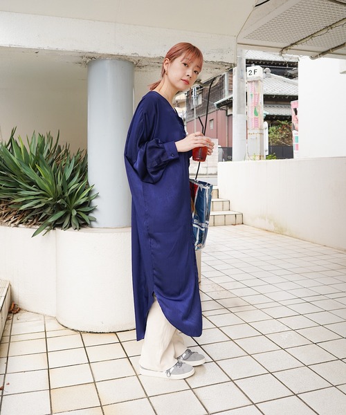 nimiru（ニミル）の「サテンワンピース（ワンピース・レディース・ネイビー/イエロー/グリーン・FREE）」の2枚目の写真