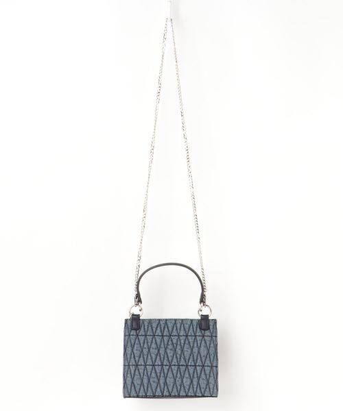 Guess（ゲス）の「BRINKLEY Quilted Denim Mini Top Handle Flap（ハンドバッグ）」 WEAR