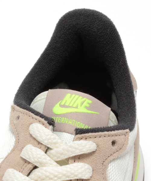 BEAMS BOY(ビームスボーイ)の「NIKE / インターナショナリスト (629684)(スニーカー・レディース・グレー/ナチュラル/ブラック・25/23.5/24.5/24)」の7枚目の写真