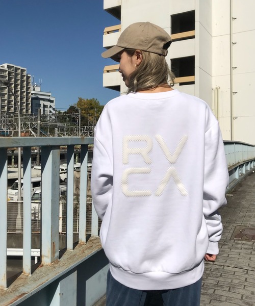 RVCA(ルーカ)の「RVCA/ルーカ ビッグシルエット ロゴスウェット BA044-025(スウェット・レディース・カモフラージュ/ホワイト/ブラック/グリーン・XS/S)」の2枚目の写真