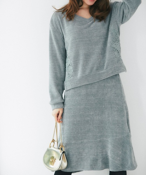 tocco closet(トッコ クローゼット)の「フラワーレース装飾Vネックトップス×フレアスカートのモールニットソーセットアップ(ワンピース・レディース・グレー系その他/ブラウン系その他・M)」の15枚目の写真