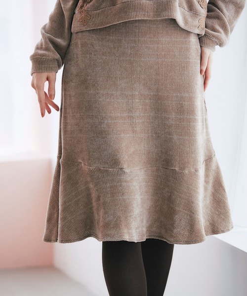 tocco closet(トッコ クローゼット)の「フラワーレース装飾Vネックトップス×フレアスカートのモールニットソーセットアップ(ワンピース・レディース・グレー系その他/ブラウン系その他・M)」の4枚目の写真