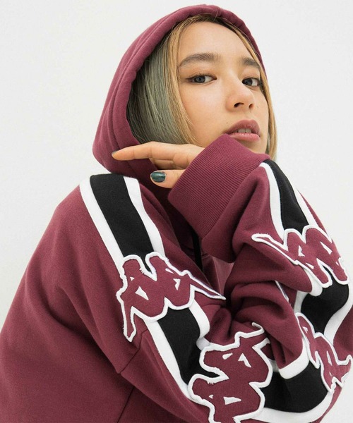 Kappa(カッパ)の「Kappa(カッパ)【UNI】BIG BANDAフーディー(パーカー・メンズ・ブラック/バーガンディー/グレー/ベージュ・M/L/XL)」の4枚目の写真