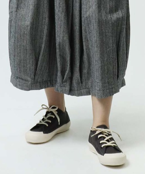 salle de bal(サルデバル)の「∴ 【 PIJAK BUMI / ピジャクブミ 】コットンレースアップスニーカー SAKKA SNEAKERS IPJ(スニーカー・レディース・ブラック/グレー/ホワイト・37/38/36)」の2枚目の写真
