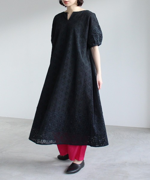 yuni（ユニ ）の「インドレース刺繍 バルーンスリーブワンピース