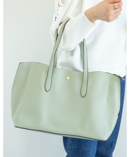 Legato Largo（レガートラルゴ）の「【WEB限定】Legato Largo ≪かるいかばん≫ A4トートバッグ（トートバッグ・レディース・アイボリー/ターコイズブルー/ブラウン/ブラック/キャメル/ピンクベージュ/グリーン系その他2/マスタード/グレイッシュベージュ/ダークグレー・FREE）」の7枚目の写真