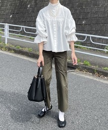 くるみボタンフリルブラウス