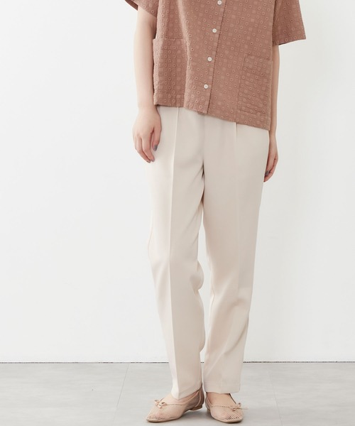 POU DOU DOU（プードゥドゥ）の「センタープレスイージーカラーパンツ（その他パンツ・レディース・ブラック/グリーン/アイボリー・3）」の2枚目の写真