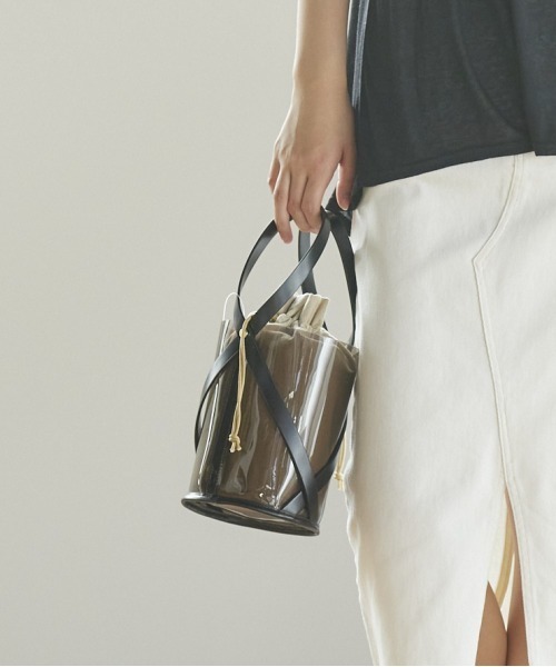 LIPSTAR（リップスター）の「フェイクレザーハンドル巾着付きクリアミニバッグ（ハンドバッグ・レディース・キャメル/ベージュ/ブラック・FREE）」の4枚目の写真