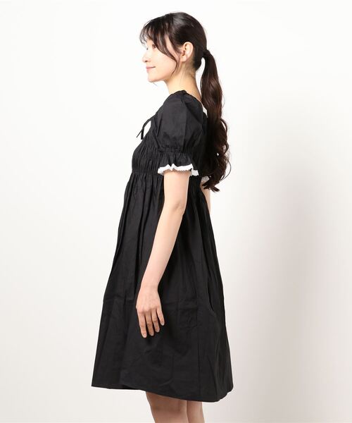 SPIGA（スピーガ）の「前リボンギャザー半袖ミディ丈ワンピース（ワンピース・レディース・ホワイト/ブラック・FREE）」の7枚目の写真