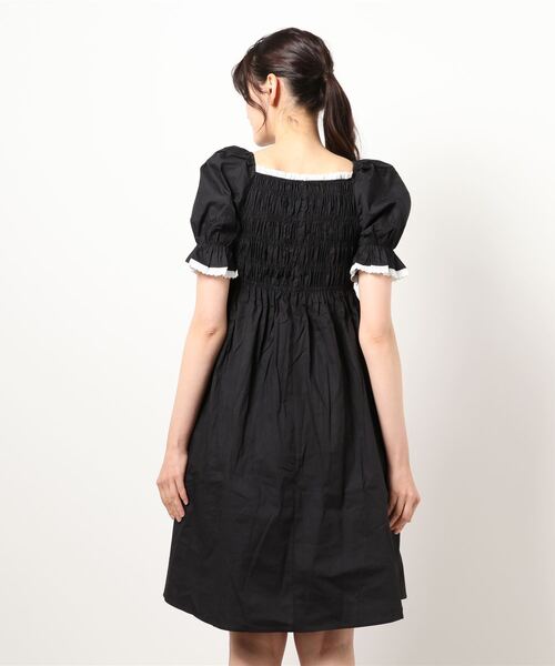 SPIGA（スピーガ）の「前リボンギャザー半袖ミディ丈ワンピース（ワンピース・レディース・ホワイト/ブラック・FREE）」の4枚目の写真