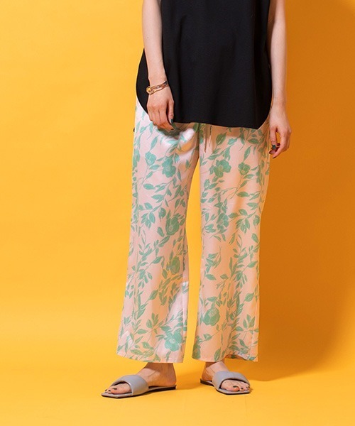 lautreamont BLEUBLANC（ロートレアモンブルーブラン）の「ボタニカルプリントストレートパンツ（その他パンツ・レディース・アイボリー/ベージュ系その他/ダークネイビー・9号）」の2枚目の写真