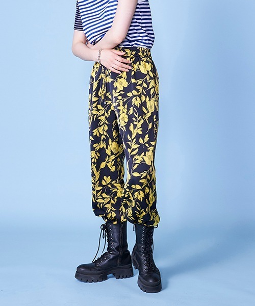 lautreamont BLEUBLANC（ロートレアモンブルーブラン）の「ボタニカルプリントストレートパンツ（その他パンツ・レディース・アイボリー/ベージュ系その他/ダークネイビー・9号）」の3枚目の写真