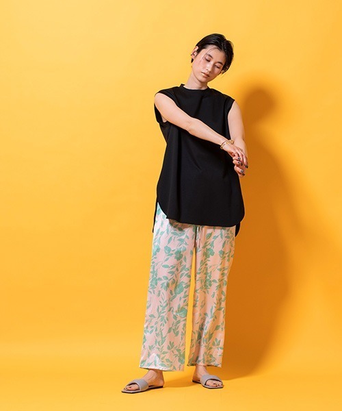 lautreamont BLEUBLANC（ロートレアモンブルーブラン）の「ボタニカルプリントストレートパンツ（その他パンツ・レディース・アイボリー/ベージュ系その他/ダークネイビー・9号）」の4枚目の写真