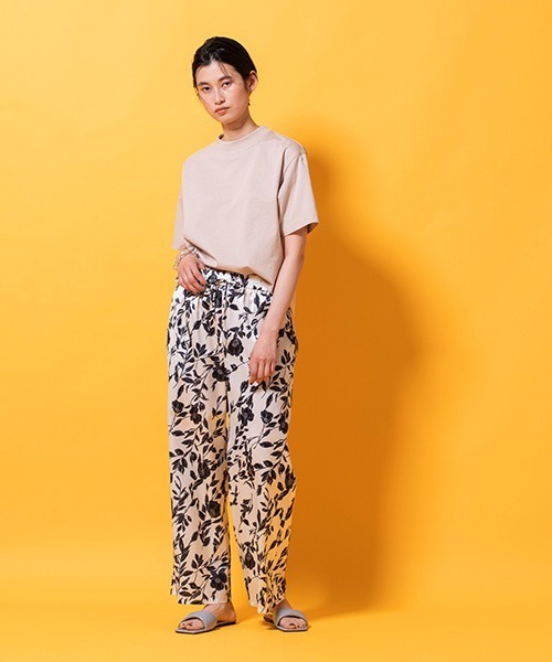 lautreamont BLEUBLANC（ロートレアモンブルーブラン）の「ボタニカルプリントストレートパンツ（その他パンツ・レディース・アイボリー/ベージュ系その他/ダークネイビー・9号）」の18枚目の写真