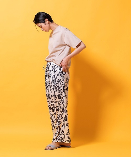 lautreamont BLEUBLANC（ロートレアモンブルーブラン）の「ボタニカルプリントストレートパンツ（その他パンツ・レディース・アイボリー/ベージュ系その他/ダークネイビー・9号）」の20枚目の写真