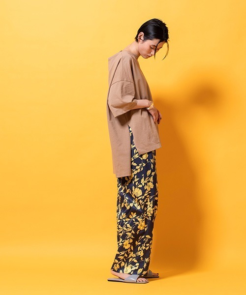 lautreamont BLEUBLANC（ロートレアモンブルーブラン）の「ボタニカルプリントストレートパンツ（その他パンツ・レディース・アイボリー/ベージュ系その他/ダークネイビー・9号）」の8枚目の写真