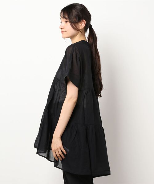 Samansa Mos2 blue（サマンサモスモスブルー）の「スキッパーティアードチュニック（シャツ/ブラウス・レディース・グリーン/ライトベージュ/ブラック・ﾌﾘ-）」の4枚目の写真