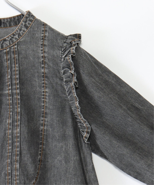 VENCEEXCHANGE（ヴァンスエクスチェンジ）の「デニムピンタックフリルシャツ（シャツ/ブラウス・レディース・ブルー/オフホワイト/ブラック・M）」の8枚目の写真