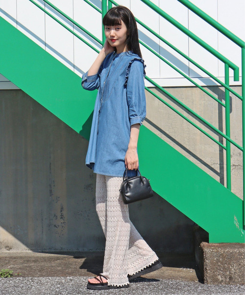 VENCEEXCHANGE（ヴァンスエクスチェンジ）の「デニムピンタックフリルシャツ（シャツ/ブラウス・レディース・ブルー/オフホワイト/ブラック・M）」の16枚目の写真