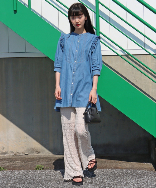 VENCEEXCHANGE（ヴァンスエクスチェンジ）の「デニムピンタックフリルシャツ（シャツ/ブラウス・レディース・ブルー/オフホワイト/ブラック・M）」の17枚目の写真